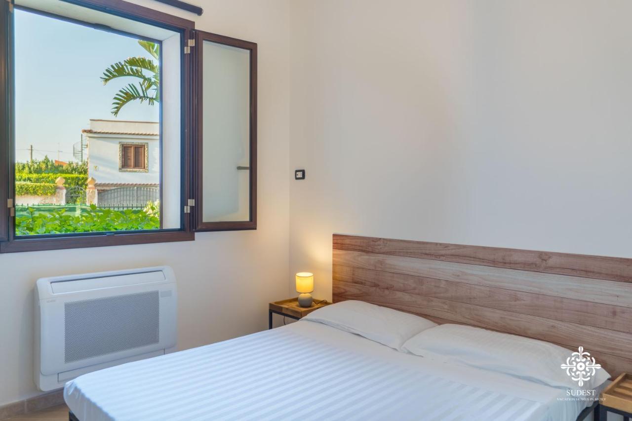 Villa Seaside - Beach Retreat With Jacuzzi Syracuse Exterior photo